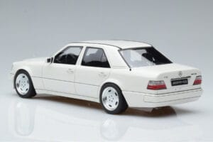 Mercedes E60 AMG W124 Wit Otto 1:18 B66040640 Hars — afbeelding 5 van 6