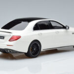 Mercedes AMG E63 S W213 Wit GT Spirit 1:18 - image 2 of 6