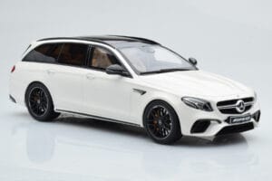 Mercedes AMG E63 S S213 T-Model Wit GT Spirit 1:18 GT795 Hars — afbeelding 4 van 6