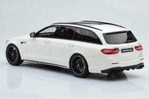 Mercedes AMG E63 S S213 T-Model Wit GT Spirit 1:18 GT795 Hars — afbeelding 5 van 6