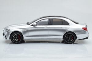 Mercedes AMG E63 S W213 Zilver GT Spirit 1:18 GT230 Hars — afbeelding 3 van 6
