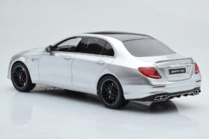 Mercedes AMG E63 S W213 Zilver GT Spirit 1:18 GT230 Hars — afbeelding 5 van 6