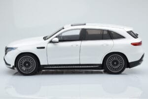 Mercedes EQC 400 Diamond Wit NZG 1:18 B66963756 Metaal — afbeelding 4 van 8