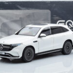 Mercedes EQC 400 Diamond Wit NZG 1:18 - image 8 of 8