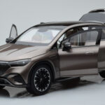 Mercedes EQE SUV X294 AMG Line Velvet Bruin NZG 1:18 - image 2 of 8