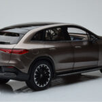 Mercedes EQE SUV X294 AMG Line Velvet Bruin NZG 1:18 - image 3 of 8