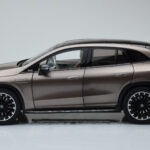 Mercedes EQE SUV X294 AMG Line Velvet Bruin NZG 1:18 - image 4 of 8