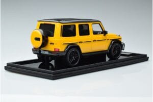 Mercedes AMG G63 W463 Geel MotorHelix 1:18 MH018-Y Hars — afbeelding 2 van 7