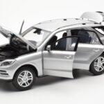 Mercedes M-Class W166 Iridium Zilver Metallic Minichamps 1:18 B66960064 - image 2 of 8