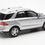 Mercedes M-Class W166 Iridium Zilver Metallic Minichamps 1:18 B66960064 - image 3 of 8