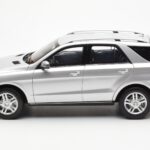 Mercedes M-Class W166 Iridium Zilver Metallic Minichamps 1:18 B66960064 - image 4 of 8