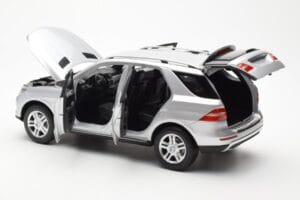 Mercedes M-Class W166 Iridium Zilver Metallic Minichamps 1:18 B66960064 Metaal — afbeelding 5 van 8