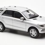 Mercedes M-Class W166 Iridium Zilver Metallic Minichamps 1:18 B66960064 - image 6 of 8