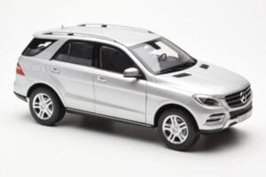 Mercedes M-Class W166 Iridium Zilver Metallic Minichamps 1:18 B66960064 Metaal — afbeelding 6 van 8