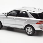 Mercedes M-Class W166 Iridium Zilver Metallic Minichamps 1:18 B66960064 - image 7 of 8