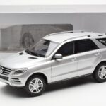 Mercedes M-Class W166 Iridium Zilver Metallic Minichamps 1:18 B66960064 - image 8 of 8