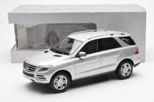 Mercedes M-Class W166 Iridium Zilver Metallic Minichamps 1:18 B66960064 Metaal — afbeelding 8 van 8