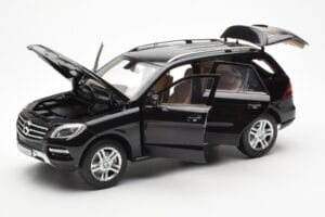 Mercedes M-Class W166 Obsidian Zwart Metallic Minichamps 1:18 B66960063 Metaal — afbeelding 2 van 8