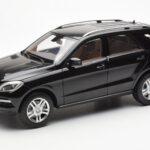 Mercedes M-Class W166 Obsidian Zwart Metallic Minichamps 1:18 B66960063