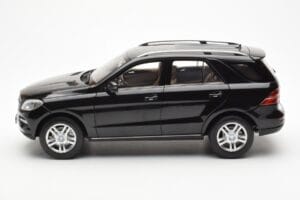 Mercedes M-Class W166 Obsidian Zwart Metallic Minichamps 1:18 B66960063 Metaal — afbeelding 4 van 8