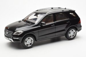 Mercedes M-Class W166 Obsidian Zwart Metallic Minichamps 1:18 B66960063