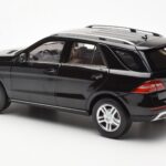 Mercedes M-Class W166 Obsidian Zwart Metallic Minichamps 1:18 B66960063 - image 7 of 8