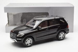 Mercedes M-Class W166 Obsidian Zwart Metallic Minichamps 1:18 B66960063 Metaal — afbeelding 8 van 8
