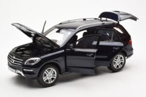Mercedes M-Class W166 Tansanite Blauw Metallic Minichamps 1:18 B66960065 Metaal — afbeelding 2 van 8