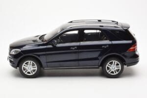 Mercedes M-Class W166 Tansanite Blauw Metallic Minichamps 1:18 B66960065 Metaal — afbeelding 4 van 8