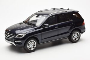 Mercedes M-Class W166 Tansanite Blauw Metallic Minichamps 1:18 B66960065