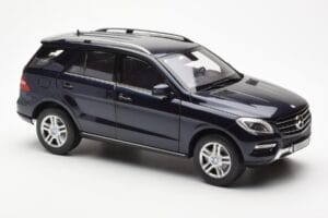 Mercedes M-Class W166 Tansanite Blauw Metallic Minichamps 1:18 B66960065 Metaal — afbeelding 6 van 8