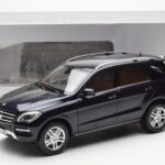 Mercedes M-Class W166 Tansanite Blauw Metallic Minichamps 1:18 B66960065 - image 8 of 8