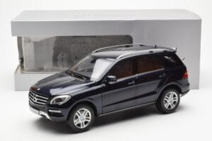 Mercedes M-Class W166 Tansanite Blauw Metallic Minichamps 1:18 B66960065 Metaal — afbeelding 8 van 8