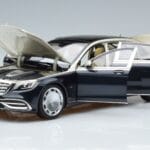 Mercedes Maybach S650 X222 Zilverblauw Norev 1:18 B66960615 Metaal - image 2 of 7