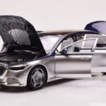 Mercedes Maybach S680 W223 Nautical Blauw Cirrus Zilver Almost Real 1:18 - image 2 of 8