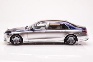 Mercedes Maybach S680 W223 Nautical Blauw Cirrus Zilver Almost Real 1:18 820125 Metaal — afbeelding 4 van 8