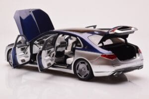 Mercedes Maybach S680 W223 Nautical Blauw Cirrus Zilver Almost Real 1:18 820125 Metaal — afbeelding 5 van 8
