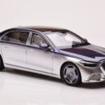 Mercedes Maybach S680 W223 Nautical Blauw Cirrus Zilver Almost Real 1:18 - image 6 of 8