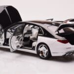 Mercedes Maybach S680 W223 Obsidian Zwart Diamond Wit Almost Real 1:18 - image 4 of 7