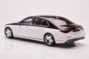 Mercedes Maybach S680 W223 Obsidian Zwart Diamond Wit Almost Real 1:18 820121 Metaal — afbeelding 6 van 7