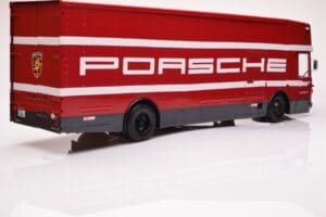Mercedes O317 Porsche Transporter Rood CMR 1:18 CMR149 Metaal — afbeelding 2 van 12