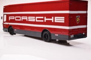 Mercedes O317 Porsche Transporter Rood CMR 1:18 CMR149 Metaal — afbeelding 3 van 12
