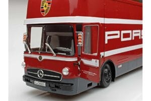 Mercedes O317 Porsche Transporter Rood CMR 1:18 CMR149 Metaal — afbeelding 4 van 12