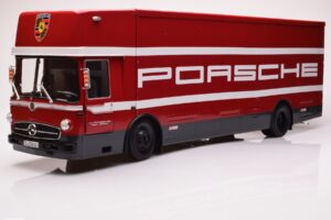 Mercedes O317 Porsche Transporter Rood CMR 1:18