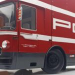 Mercedes O317 Porsche Transporter Rood CMR 1:18 - image 7 of 12