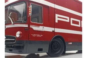Mercedes O317 Porsche Transporter Rood CMR 1:18 CMR149 Metaal — afbeelding 7 van 12