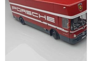 Mercedes O317 Porsche Transporter Rood CMR 1:18 CMR149 Metaal — afbeelding 9 van 12