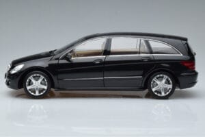 Mercedes R-Class W251 Obsidian Zwart Minichamps 1:18 B66962325 Metaal — afbeelding 4 van 7