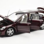 Mercedes R-Class W251 Rood Metallic Minichamps 1:18 - image 2 of 8