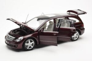 Mercedes R-Class W251 Rood Metallic Minichamps 1:18 150034602 Metaal — afbeelding 2 van 8